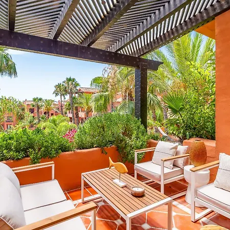 Cubo's Alicate Playa ماربيا